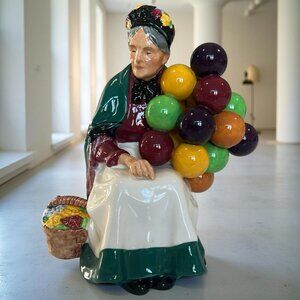 Exquisite ROYAL DOULTON Porcelain THE OLD BALLOON SELLER Figurine HN1315